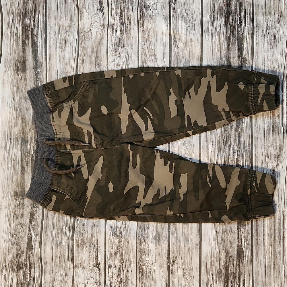 Toughskins green camo pants